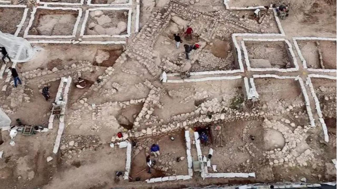 Arkeolog Temukan Permukiman Zaman Perunggu Berusia 5.000 Tahun, Ada Bekas Tempat Ritual dan Tumpukan Bejana Tanah Liat