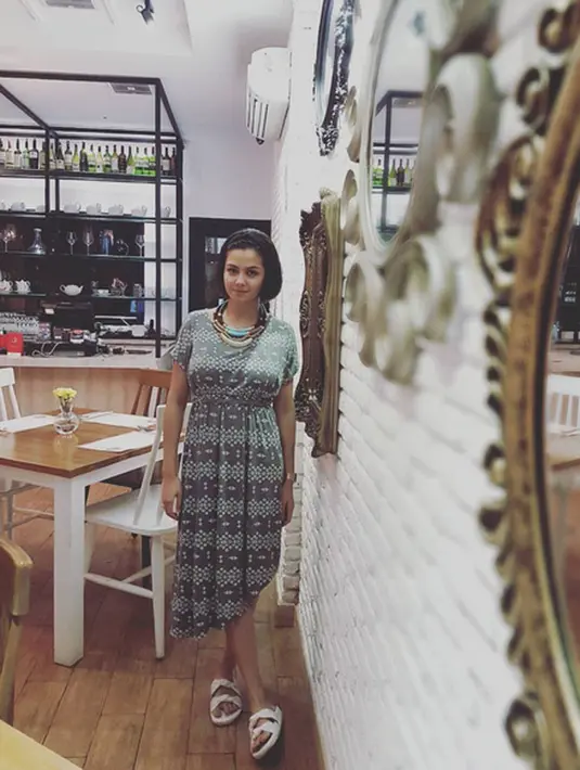 Setelah mengalami kenaikan berat badan sampai 23 Kg saat hamil, Reva mengatakan masih tersisa lima kilogram lemak yang bersarang di tubuhnya. (Instagram/Vatemat)