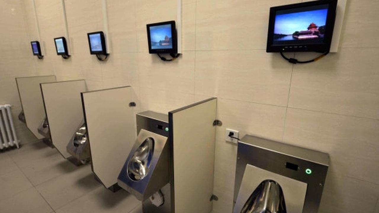 Fasilitas mewah di toilet umum Beijing ini bikin betah BAB