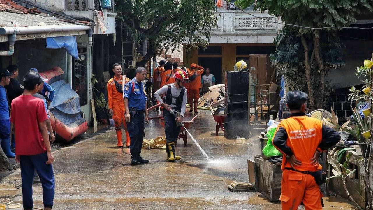 Bersihkan Bekasi Pascabanjir, Kemendagri Bakal Minta Bantuan Jakarta dan Bogor