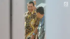 Mantan Kasatker SPAM Jambi Noftiman Nasir usai menjalani pemeriksaan oleh penyidik di Gedung KPK, Jakarta, Jumat (8/3). Noftiman diperiksa sebagai saksi untuk tersangka Anggiat Partunggul Nahot Simaremare. (merdeka.com/dwi narwoko)