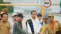 Jokowi menandai peresmian ruas ini dengan menandatangani 2 prasasti (Dok: Hutama Marga Waskita)