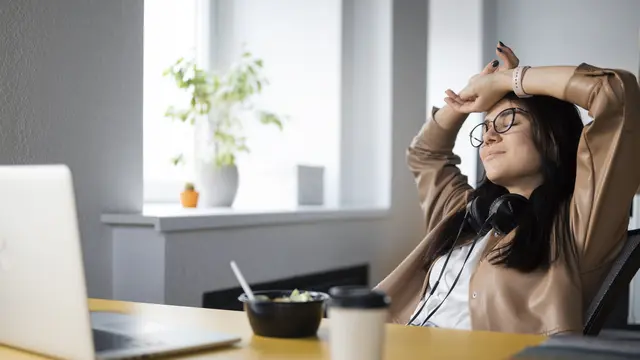 Satu Tarikan Napas Bisa Mengubah Harimu? Ini Dia Cara Ampuh Redakan Cemas dan Stres Sebelum Bekerja