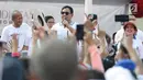 Calon Presiden nomor urut 02, Prabowo Subianto menghadiri kegiatan jalan sehat di kawasan Jakarta Pusat, Sabtu (2/2).  Acara yang digelar oleh relawan Roemah Djoeang ini mengambil rute dari Irti Monas menuju Lapangan Banteng (Liputan6.com/Herman Zakharia)