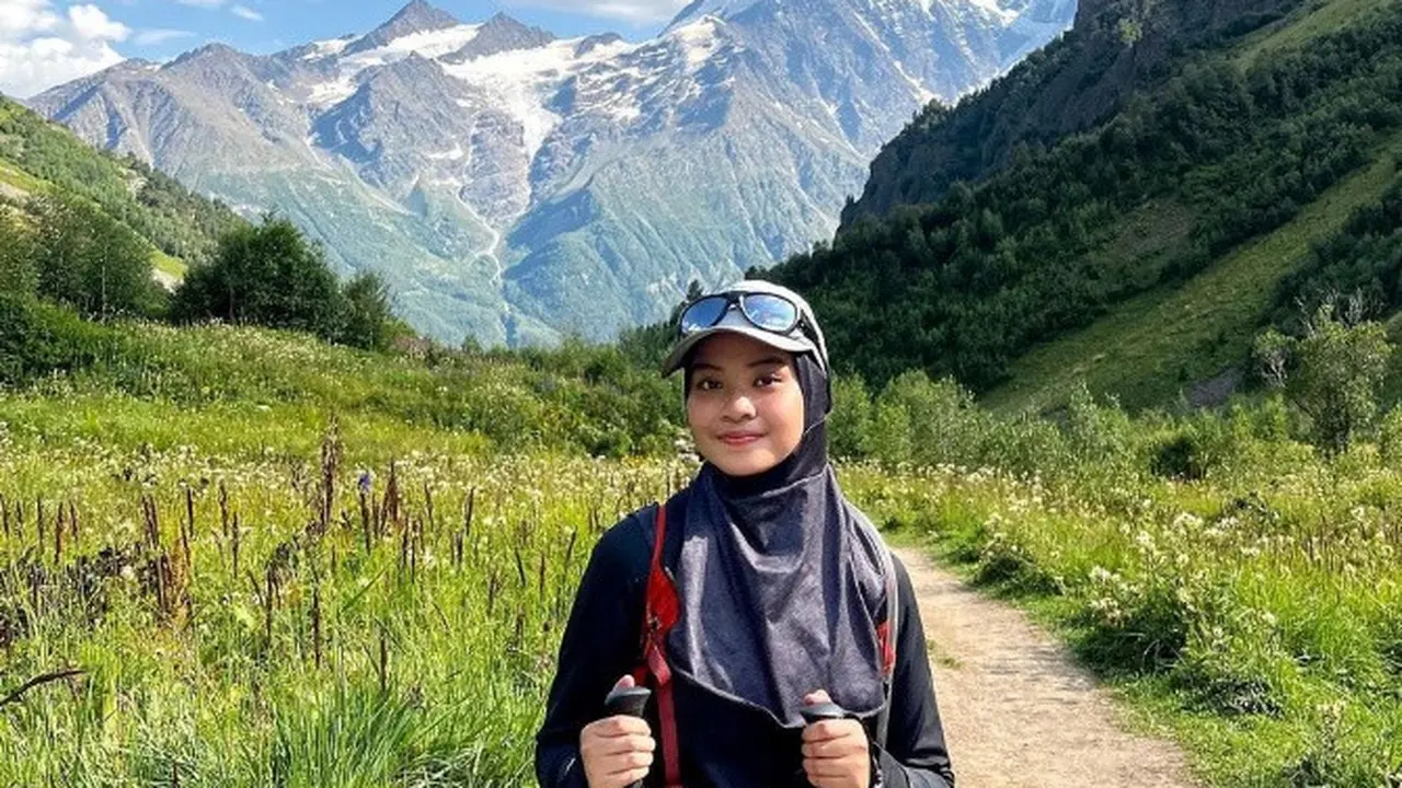 Pendaki Muda Indonesia Khansa Syahlaa