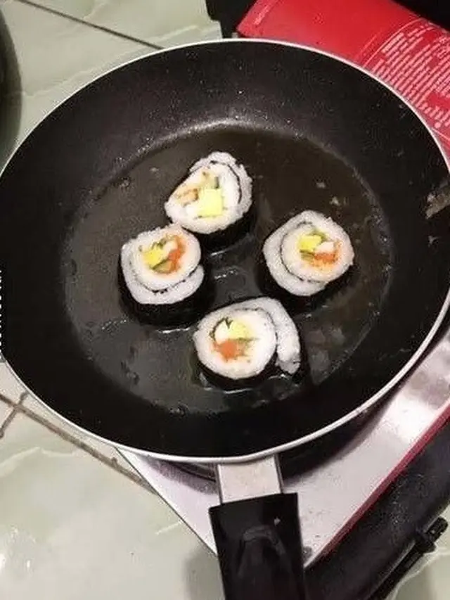 6 Menu Kombinasi Makan Sushi Ini Kelewat Unik, Bikin Heran
