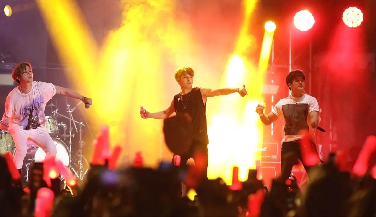 Aksi iKon (Bambang E Ros/Fimela.com)