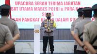 Kapolri Jenderal Listyo Sigit Prabowo saat memimpin upacara serah terima jabatan (sertijab) tujuh Kapolda di Gedung Rupatama Mabes Polri, Jakarta Selatan, Rabu (29/12/2021). (Ist)