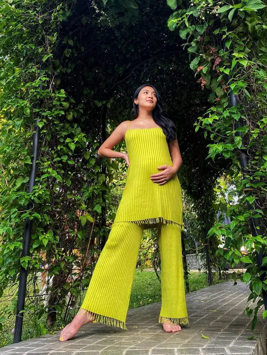 Belum diketahui apa jenis kelamin baby Canti dan Adipati. (FOTO: instagram.com/cantitachril/)
