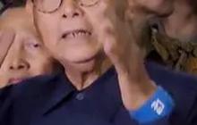 VIDEO: Panji Gumilang Tiba di Bareskrim, Santai Acungkan Jempol Berkacamata Hitam