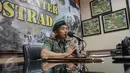 Pangkostrad Letnan Jendral Mulyono ketika memberikan keterangan terkait kasus penusukan anggota Brigif L-3/k  di Media Center Kostrad, Jakarta, Senin (13/7/2015). Mulyono menyerahkan pengusutan kasus tersebut kepada kepolisian (Liputan6.com/Faizal Fanani)