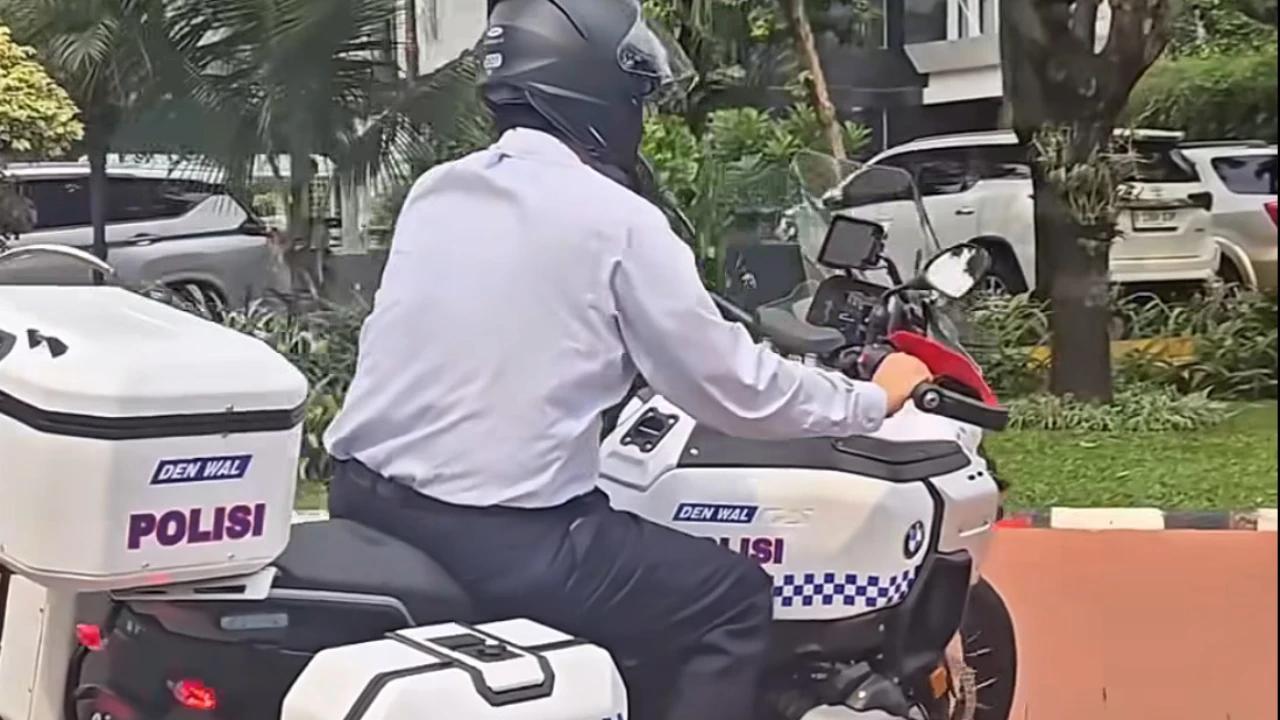 Menkeu Purbaya Iseng Jajal Moge Patwal: Lebih Enak Motor Bebek