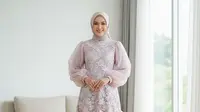 9 Model Gamis Kombinasi Brokat Organza, Pilihan Anggun dan Glamor