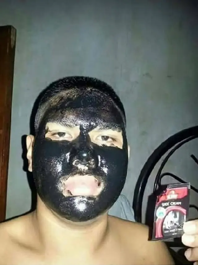 Aksi Kocak Saat Pakai Masker Bikin Gagal Paham