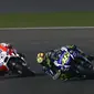 Persaingan Valentino Rossi dan Andrea Dovizioso pada MotoGP Qatar 2015. (Crash)