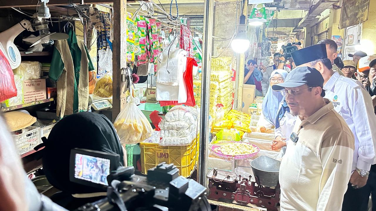 Suswono Blusukan ke Pasar Kramat Jati Tanya 'Nama Saya Siapa' Dijawab Pedagang 'Belum Kenalan Pak