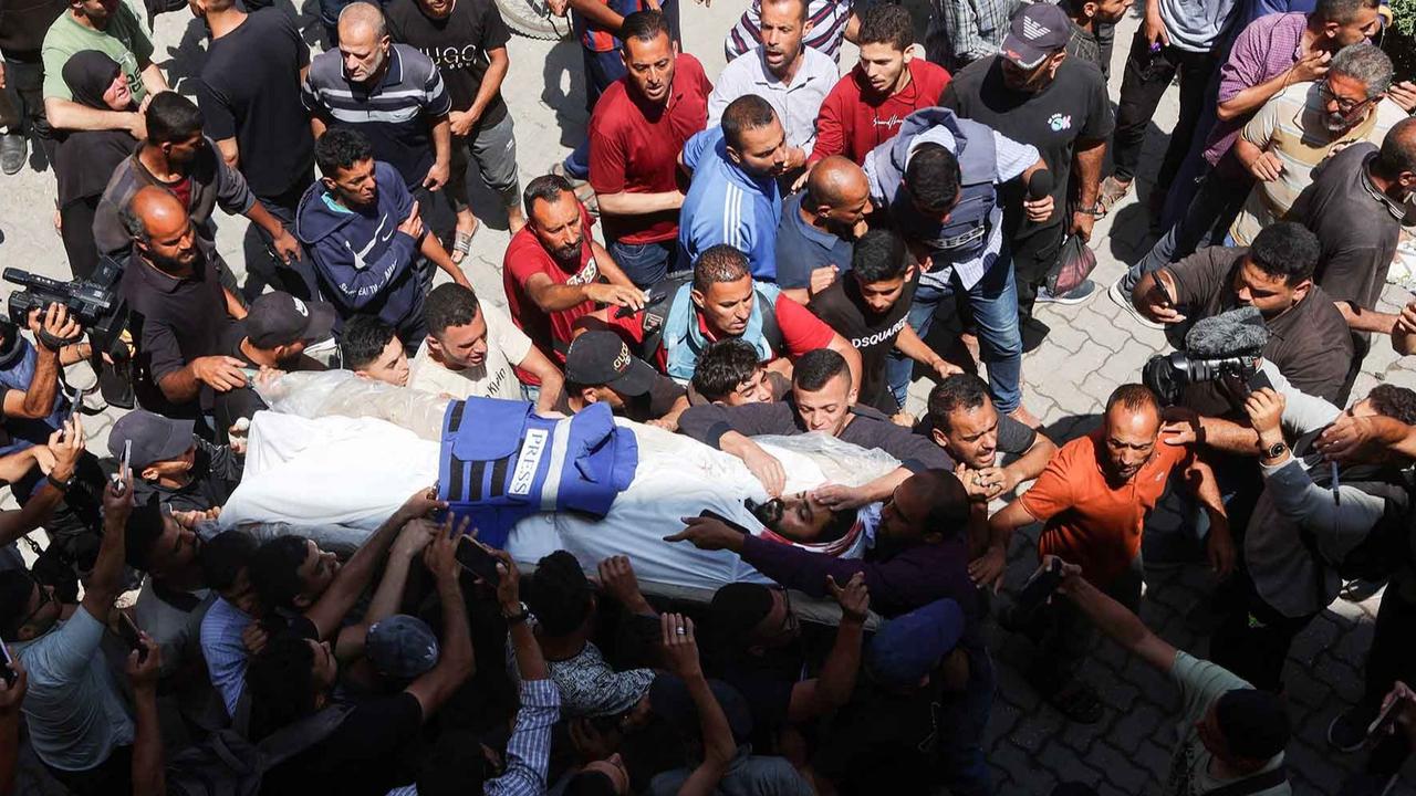 FOTO: Israel Serang RS di Gaza, Empat Jurnalis Tewas