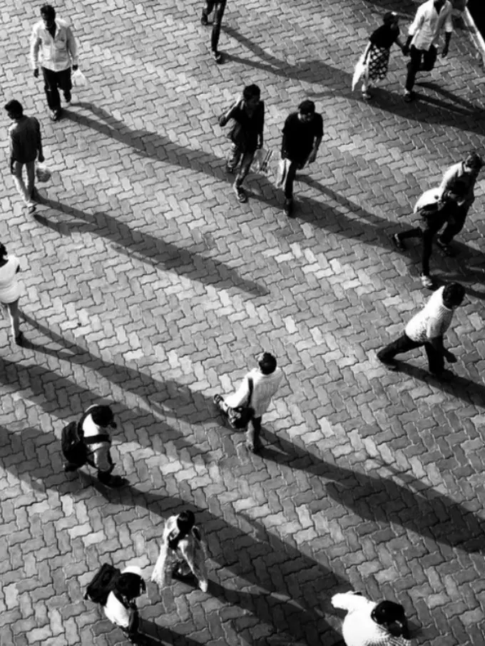 8 Foto Hitam Putih Ini Bakal Bikin Perasaanmu Mellow