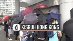 Pemerintah Hong Kong melarang demonstran mengenakan masker saat menggelar demonstrasi. Dua demonstran disidang karena tidak mau melepas maskernya dan akhirnya ditangkap.