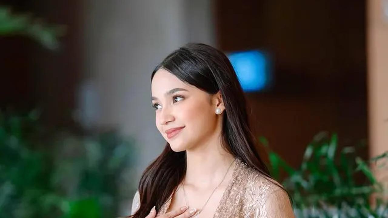 Gaya Anak Cut Tary Wisuda SMA Jadi Sorotan, Model Kebayanya Anggun Memesona