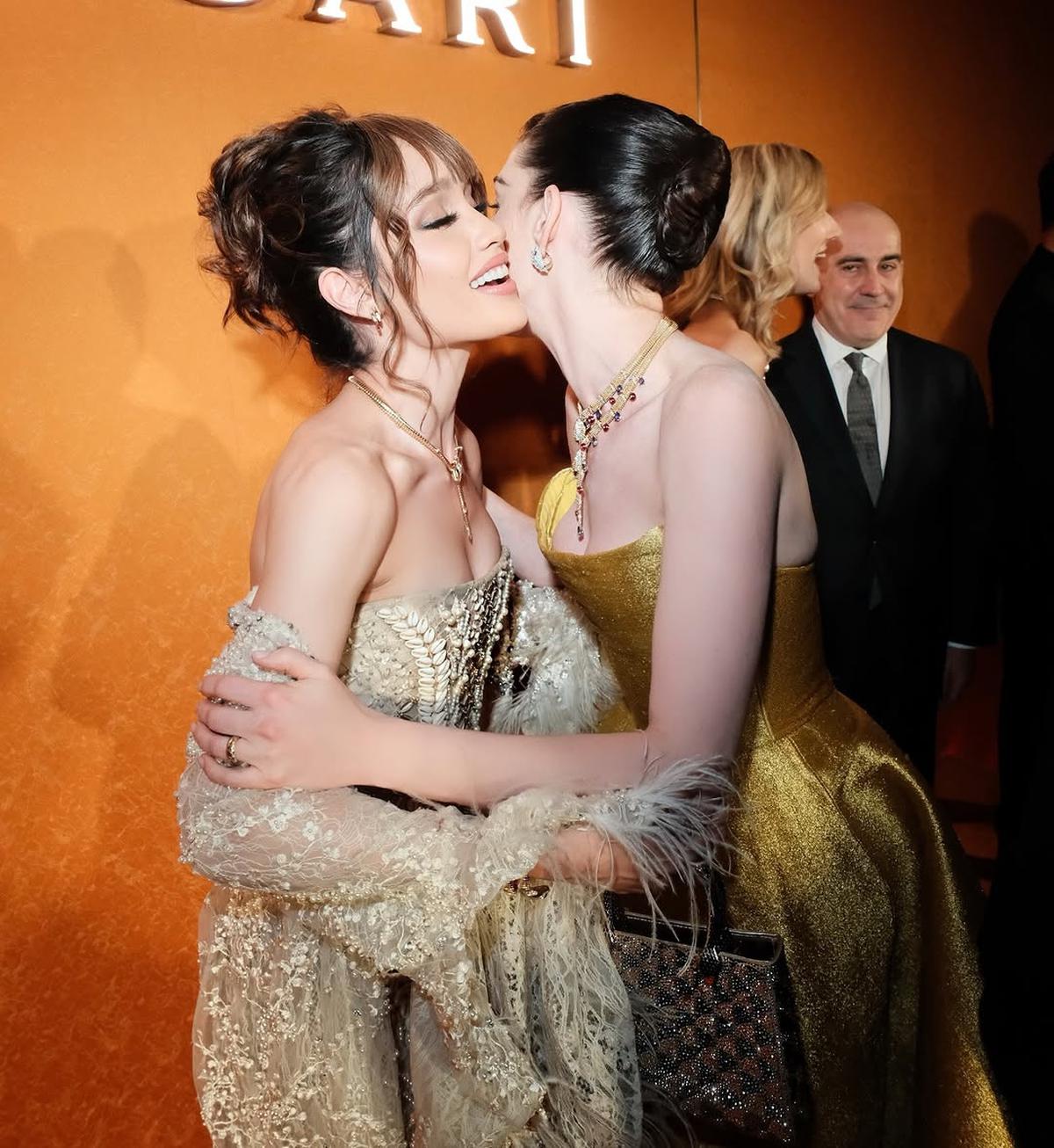 Potret Cinta Laura Hadir di Exhibition Bvlgari, Pamer Kedekatan dengan Liu Yifei hingga Anne Hathway