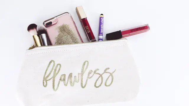 Ilustrasi pouch makeup