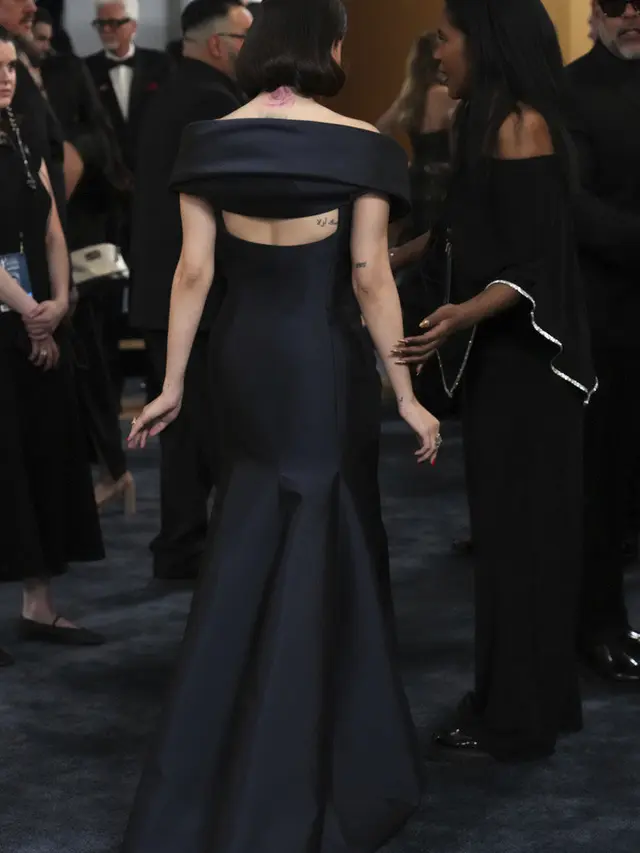 Selena Gomez dalam SAG Awards 2025. (Jordan Strauss/Invision/AP)