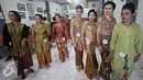Sejumlah narapida tampil cantik mengunakan kebaya sebelum mengikuti lomba kebaya fashion show di Rutan Pondok Bambu, Jakarta Timur, Kamis (21/4). Lomba diadakan dalam rangka memperingati Hari Kartini. (Liputan6.com/Immanuel Antonius)