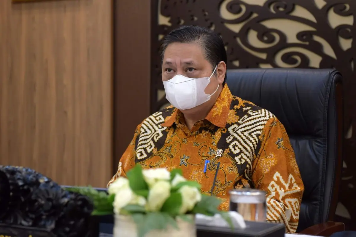 Menteri Koordinator Bidang Perekonomian Airlangga Hartarto dalam Webinar Bisnis Indonesia Mid-Year Economic Outlook 2022 bertema Prospek Pemulihan Ekonomi Indonesia di Tengah Perubahan Geopolitik Global Pasca Pandemi, di Jakarta, Selasa (2/8/2022).