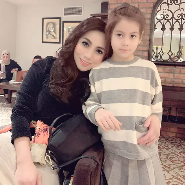 6 Momen Kebersamaan Siti KDI dan Elif Kayla