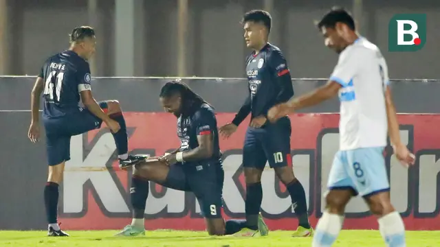 Foto: Dua Gol Carlos Fortes Warnai Kemenangan 3-0 Arema FC atas Persela dalam Derbi Jatim di BRI Liga 1