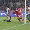 Mitchell Baker tampil menggila dalam 45 menit pertama duel Timnas Indonesia melawan Bangladesh, mencetak empat gol pada pertandingan terakhir Grup A Premier Division FIFA ASEAN Cup 2026 di Stadion Utama Gelora Bung Karno, Jakarta, Kamis (1/10/2026) malam WIB. (Bola.com/Budy Santoso)