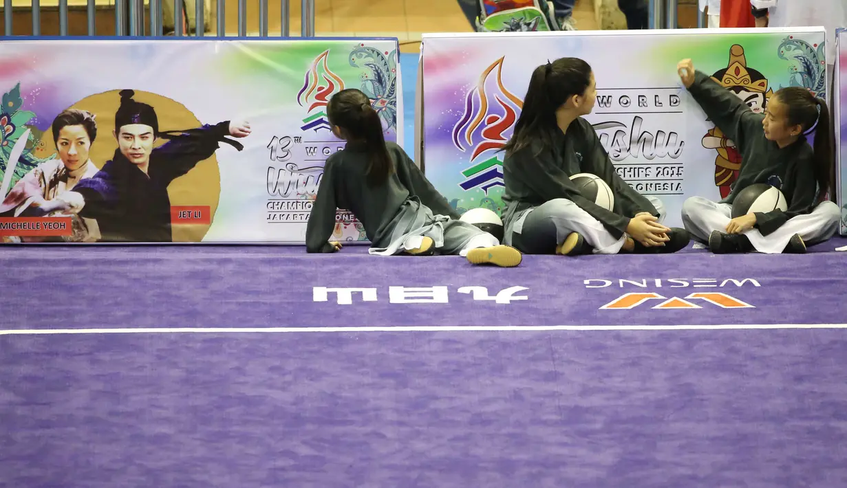Anak-anak ikut meramaikan acara pembukaan Kejuaraan Dunia Wushu 2015 di Istora Senayan, Jakarta, Sabtu (14/11/205). (Bola.com/Nicklas Hanoatubun).