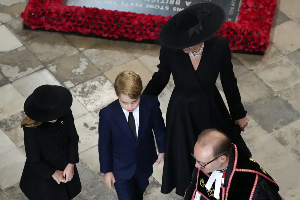 Pangeran George, Putri Charlotte, Kate Middleton,dalam Pemakaman Ratu Elizabeth II.  (Foto: AP Photo/Frank Augstein, Pool)