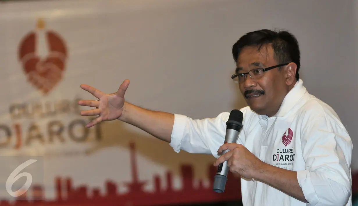 Cawagub DKI, Djarot Saiful Hidayat memberikan pidato saat Deklarasi Relawan Dulure Djarot di Jakarta, Rabu (5/10). Djarot mengatakan Dulure Djarot tidak hanya berisi orang Jawa saja melainkan dari berbagai suku. (Liputan6.com/Yoppy Renato)