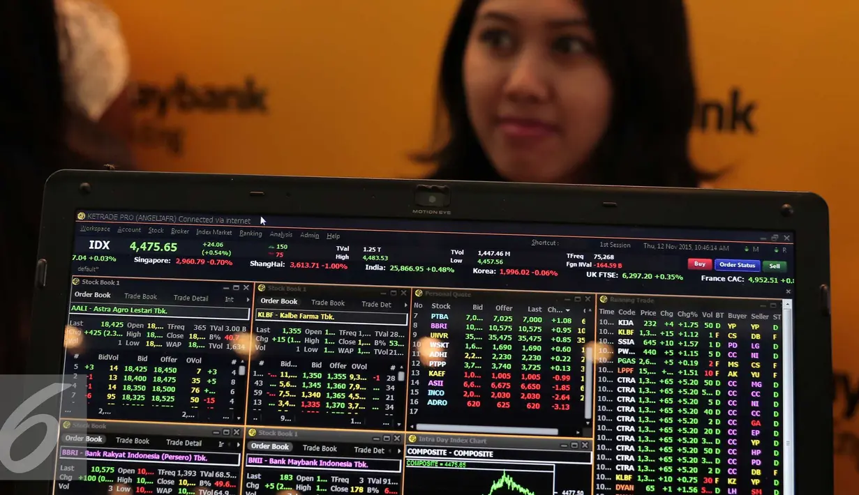 Terlihat data pasar modal saat pameran Investor Summit 2015 di Bursa Efek Indonesia, Jakarta, Kamis (12/11/2015). Investor Summit diselengarakan sebagai upaya agar masyarakat Indonesia paham tentang pasar modal. (Liputan6.com/Angga Yuniar)