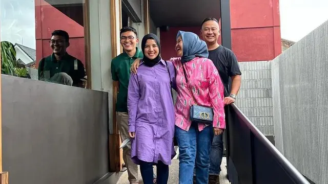 Penampilan Baru Tya Ariestya Usai Mantap Berhijab, Makin Cantik