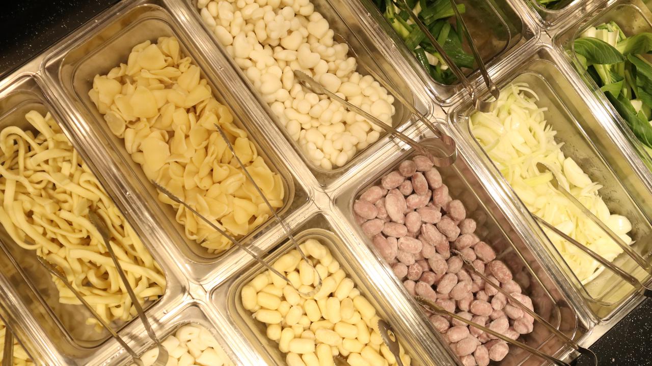 Menikmati Tteobokki Sebagai Kuliner Korea All You Can Eat dengan Cara Prasmanan