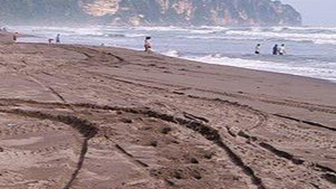 8.	Pantai Glagah