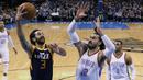 Pebasket Oklahoma City Thunder, Steven Adams, menghadang pebasket Utah Jazz, Ricky Rubio, pada laga NBA di Chesapeake Energy Arena, Rabu (6/12/2017). Thunder menang 100-94 atas Jazz. (AP/Sue Ogrocki)