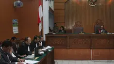 Hakim tunggal Sarpin Rizaldi dijadwalkan mengumumkan hasil sidang gugatan praperadilan Komisaris Jenderal Pol Budi Gunawan atau BG melawan Komisi Pemberantasan Korupsi (KPK) pada hari ini.