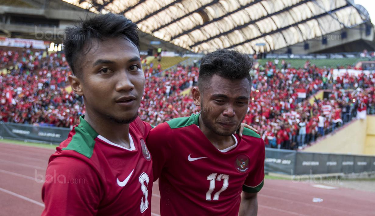5. Saddil Ramdani menangis haru usai berhasil membawa Timnas Indonesia melangkah ke semifinal SEA Games setelah mengalahkan Kamboja. (Bola.com/Vitalis Yogi Trisna)