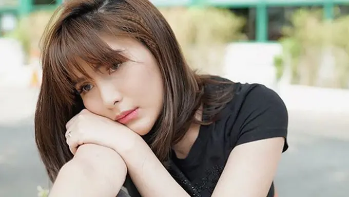 [Bintang] Angela Lee