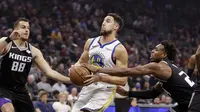 Klay Thompson (baju putih) menjadi pahlawan kemenangan Warriors atas Kings di lanjutan (AP)