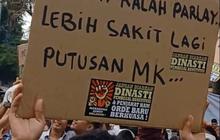 FOTO: Ratusan Mahasiswa di Medan Unjuk Rasa Tolak Politik Dinasti