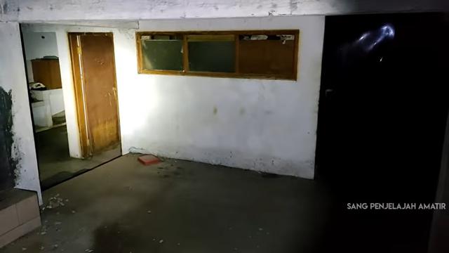 Penampakan Rumah Kosong yang Ditinggalkan 20 Tahun, Isinya Masih Komplet
