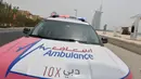 Sebuah ambulans berwarna pink milik tim Women Responders terlihat di Dubai, 13 Juli 2017. Ambulans yang telah dimodifikasi ini memberikan pertolongan darurat kepada wanita dan anak-anak, terutama orang hamil dan pengantaran pasien. (GIUSEPPE CACACE/AFP)