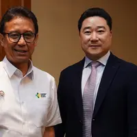 (kiri-kanan) Budi Gunadi Sadikin, Menteri Kesehatan RI dan Kyu Tae Yoo, Head of Samsung Electronics Health & Medical Equipment Business. (Foto: Dokumen/Samsung Electronics Indonesia)