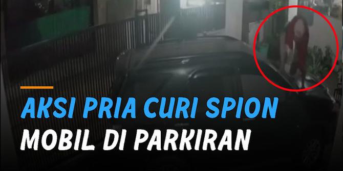 VIDEO: Nekat, Aksi Sekelompok Pria Curi Spion Mobil di Parkiran Rumah Warga