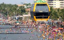 Ancol diserbu warga Jakarta, ratusan kendaraan antre